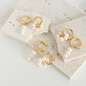 Venta al por mayor 18K chapado en oro joyería de las mujeres de moda patrón geométrico pendientes de acero inoxidable con perlas de plata puños aro - Product Image 4