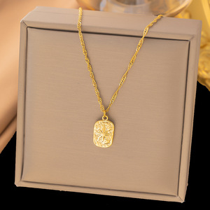 Collier pendentif fleur de tulipe en acier inoxydable plaqué or 18K PVD |   Chaîne à maillons unisexe, bijoux en gros - Product Image 3