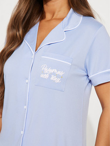 <span class=keywords><strong>Camicia</strong></span> <span class=keywords><strong>da</strong></span> <span class=keywords><strong>Notte</strong></span> di Lusso in Bambù/<span class=keywords><strong>Modal</strong></span> per Donna, Elegante e Confortevole, Tinta Unita con Logo Personalizzato - Product Image 5
