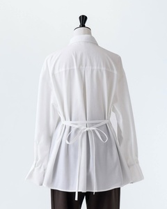 Chemise décontractée blanche pour femme OOTD 2026, style simple et tendance, manches longues, boutonnage simple, décoration boutonnée sur le devant, idéale pour le bureau. - Product Image 3