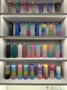 Bouteilles de sport motivantes sans BPA en Tritan 1L (32oz) avec marqueur de temps, sangle de transport, anti-fuite et compatibles <span class=keywords><strong>lave</strong></span>-<span class=keywords><strong>vaisselle</strong></span> pour la gym, le fitness et les activités de plein air - Product Image 5