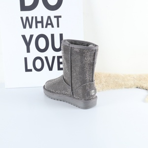 Nuevas <span class=keywords><strong>botas</strong></span> <span class=keywords><strong>Uggs</strong></span> de innovación para <span class=keywords><strong>mujer</strong></span>, <span class=keywords><strong>botas</strong></span> de nieve con adornos de cristal ostentosos con venta al por mayor de nuevos materiales - Product Image 4