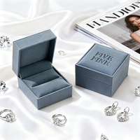 Boîte à bijoux rigide carrée en cuir PU écologique de luxe, boîte de présentation de bagues avec logo personnalisé, boîte de rangement pour bracelets et colliers, boîtes cadeaux