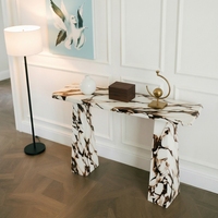 Table console en marbre Calacatta Viola à pieds trapézoïdaux haut de gamme, idéale pour la décoration de maisons de luxe et les entrées d'hôtels de prestige