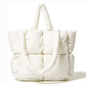 Échantillon Gratuit – Sac Fourre-tout Matelassé en Polyester pour Femme, Sac à Bandoulière Hiver Style Puffer, Qualité Supérieure, Sac Bulle - Product Image 1