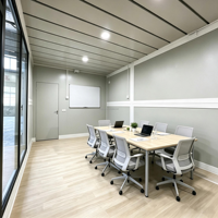 Oficina Contenedor Plegable de 20 pies con Exterior de Madera, Ventana Grande de Vidrio, Sala de Reuniones Prefabricada Desplegable para Obra de Construcción