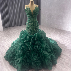 ชุดราตรีงานแต่งงานสีเขียวหรูหรา ยาว ประดับคริสตัล ชุดออกงานพรอมเซ็กซี่  ชุดราตรีปักเลื่อมมุกสั่งทำพิเศษ RSM231040-1 - Product Image 1