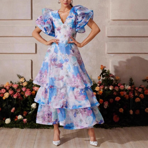 Elegante Vestido de Noche Largo con Estampado Floral, Cuello en V, Mangas con Volantes y Cintura Imperio - Product Image 1
