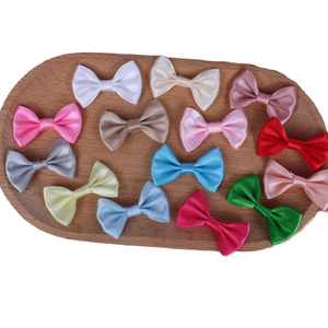 Vente en gros Ensemble de noeuds papillon en satin multicolore de couleur unie pour vêtement 2.5*3.8cm Noeud papillon en ruban fait à la main Livraison rapide - Product Image 5