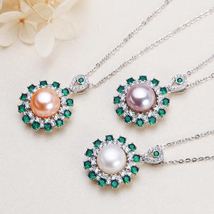 สร้อยคอมุกน้ำจืดแท้ทรงกลมแบนขนาด 10 มม. ชุบทองแท้ พร้อมตัวล็อคแบบเซอร์โคเนีย ดีไซน์จี้สวยหรู - Product Image 3