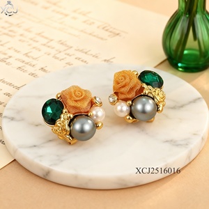 <span class=keywords><strong>Orecchini</strong></span> Retrò Francesi Romantici ed Eleganti <span class=keywords><strong>con</strong></span> <span class=keywords><strong>Rose</strong></span>, Senso di Lusso, Raffinati <span class=keywords><strong>Orecchini</strong></span> Verdi <span class=keywords><strong>con</strong></span> Fiori e Perle - Product Image 2