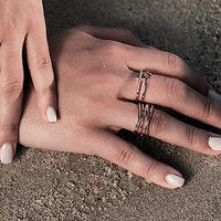 Kadınlar için Çift Çapraz Ajurlu Yüzük, 8mm, Şeffaf Taşlı Minimalist Stil, Beyaz Altın ve Altın Tonları