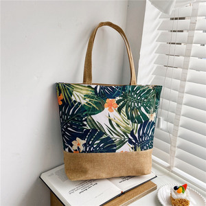 Bolso de compras de mano para mujer con nuevo estilo de pintura al óleo Capacidad extra grande y decoración de cadenas de moda - Product Image 3