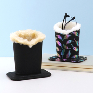 Soporte para anteojos Funda de cuero PU forrada de felpa con base magnética - Product Image 4