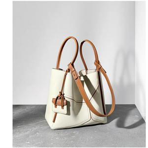 Sac à main vintage en daim, relaxant et très prisé, grande capacité, idéal pour les trajets quotidiens et un usage décontracté, sac à bandoulière. - Product Image 2