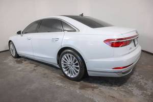 Meilleur prix pour une Audi A8 L AWD 4.1-6L 4 portes berline d'occasion, sièges en cuir, pneus R18, régulateur de vitesse adaptatif, jantes en aluminium - Product Image 3