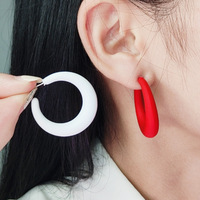 Mode C-vormige geometrische trendy clip-oorringen kleurrijke snoepkleur matte lichtgewicht acryl statement groothandel dames