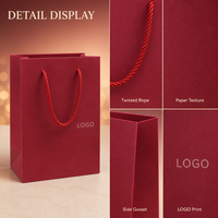 Sac cadeau en papier de luxe avec logo personnalisé et poignées en corde pour l'emballage de vente au détail en boutique