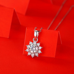 <span class=keywords><strong>Venta</strong></span> directa del fabricante, <span class=keywords><strong>precio</strong></span> al por mayor, collares con colgante de círculo de plata esterlina de moissanita chapada en <span class=keywords><strong>oro</strong></span> de 18 quilates de 1Ct - Product Image 2