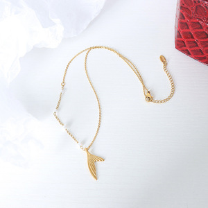 Chaîne délicate avec bijoux en perles pour femmes, collier irrégulier avec queue <span class=keywords><strong>de</strong></span> <span class=keywords><strong>sirène</strong></span>, pendentif créatif distinctif plaqué or - Product Image 4