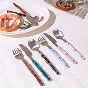 Juego de cuchillo, tenedor y cuchara de acero inoxidable Jin Hui 304 para niños con diseño de flores. - Product Image 2