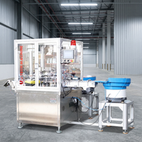 Machine de scellage et de bouchage automatique pour bouteilles d'eau et d'huile, ligne de production d'assemblage de bouchons en plastique