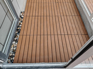 Plancher composite bois-plastique de <span class=keywords><strong>grande</strong></span> taille pour extérieur, imperméable, résistant à <span class=keywords><strong>la</strong></span> corrosion et à l'usure pour patio/<span class=keywords><strong>terrasse</strong></span>/balcon - Product Image 5