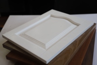 Pulvérisateur de peinture pour le travail du bois à haute puissance automatisé par PLC avec chambre de séchage et mécanisme oscillant pour finitions de portes, certifié CE