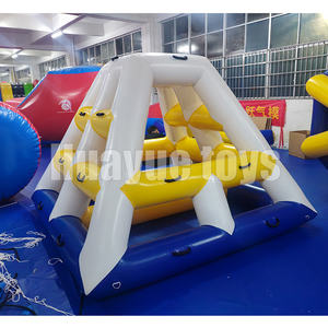 Precio de fábrica 2,5*2,5 m parque acuático agua flotante pirámide tobogán inflable agua escalada escalera juegos torre de escalada flotante - Product Image 2