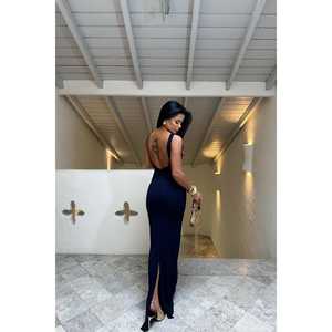 Costume bleu marine élégant pour femme, idéal pour les occasions professionnelles - Product Image 1