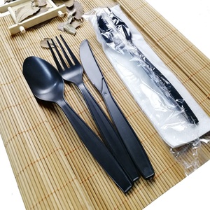 Juego de <span class=keywords><strong>Cubiertos</strong></span> <span class=keywords><strong>Desechables</strong></span> Biodegradables y Sostenibles para Fiestas, con Tenedor, Cuchara y Servilleta <span class=keywords><strong>Negros</strong></span>, en Bolsa OPP para Ensaladas - Product Image 4