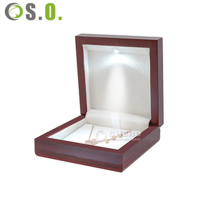 Caja de Regalo de Madera Sólida de Lujo Exquisita de Alta Gama Shero para Joyería de Oro, Color y Tamaño Personalizables para Exhibición al por Mayor y al Detal - Product Image 1