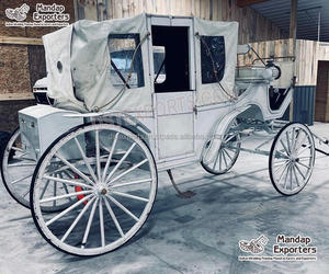 Calèche noire à chevaux - Design moderne, taille personnalisable, construction en métal et bois, pour événements - Product Image 2