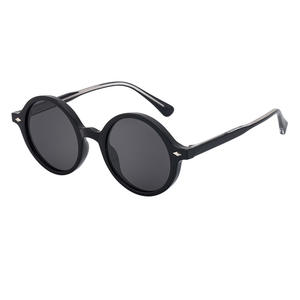 Nuevas gafas de sol con montura redonda para mujer, protección UV400, lentes de PC, montura negra, estilo moderno WM TR28019 - Product Image 1