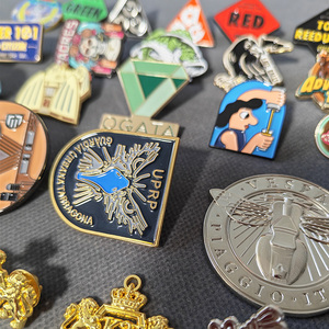 Pins de solapa de esmalte duro y blando, broches y insignias de metal con logotipo, personalizados de fábrica, de moda y bonitos, para días importantes - Product Image 2