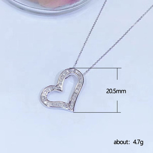 Collana con Ciondolo a Forma di T Geometrico per Donne, Gioiello Scintillante con Charm Incastonato, Accessorio di Moda per Uso Quotidiano, Idea Regalo - Product Image 5