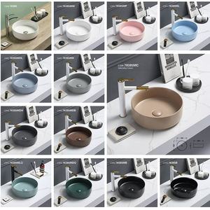 WC Sospeso in Ceramica Stile Europeo, Toilette e Lavabo da Parete Bianco Lucido, Lavandino Rotondo Opaco per Bagno - Product Image 4