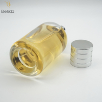 Bouteille de parfum rectangulaire personnalisée de 100ml avec pulvérisateur à pompe en verre vide et bouchon en plastique en forme de cylindre