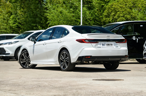 Toyota Camry Sedan 2026 in Stock, Ottimo Prezzo, 2.0L 152CV L4 Ibrida, Auto Sportive per Esportazione e Ingrosso - Product Image 3