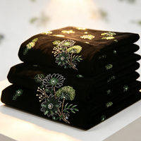 Tissu en velours noir haute couture avec maille tissée, perles tubulaires 3D en forme de pin, broderie végétale à paillettes vertes brillantes pour tapis rouge de mariage