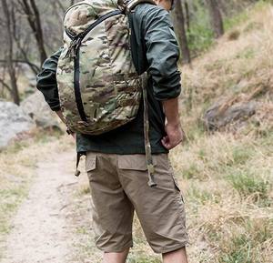 Pantalones cortos de senderismo de secado rápido impermeables para hombre, pantalones cortos de entrenamiento para correr con bolsillos con cremallera - Product Image 5