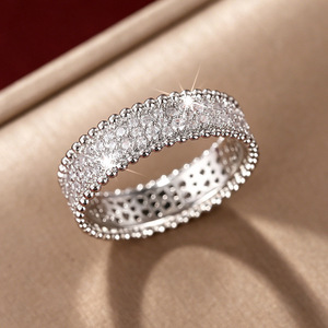 Anello Intrecciato Scintillante per Donne, Elegante Gioiello da Dito alla Moda - Product Image 5