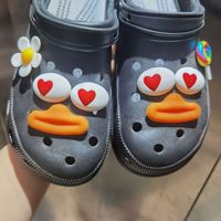 Breloques de chaussures en PVC pour sabots, motif dessin animé mignon, design personnalisé, unisexe, avec expressions amusantes (petit canard, cochon, yeux, bouche, nez) pour sabots à trous
