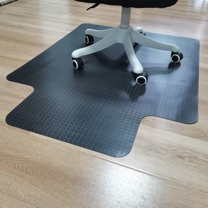 حصيرة كرسي شفافة قياسية من البولي فينيل كلوريد مقاومة للماء والزيت لحماية الأرضيات - Product Image 4