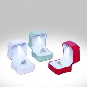 Caja de Joyería Creativa con Luz LED y Foco para Anillos, Pendientes y Colgantes, Caja para Empaque de Anillos y Colgantes - Product Image 3