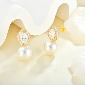 YILUN Regal Elegance Boucles d'oreilles pendantes en perles plaquées or en argent sterling 925 CZ <span class=keywords><strong>Halo</strong></span> Boucles d'oreilles de mariée en perles de luxe pour femmes - Product Image 2