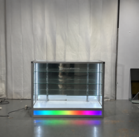 Vitrine d'exposition en verre en gros avec éclairage LED, base RGB et étagères en verre trempé réglables