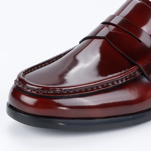 Nuevos Zapatos Formales de Cuero para Hombre, Estilo Otoñal, Color Vino Tinto, de Piel Vacuna, Transpirables, Impermeables, con Aumento de Altura - Product Image 2