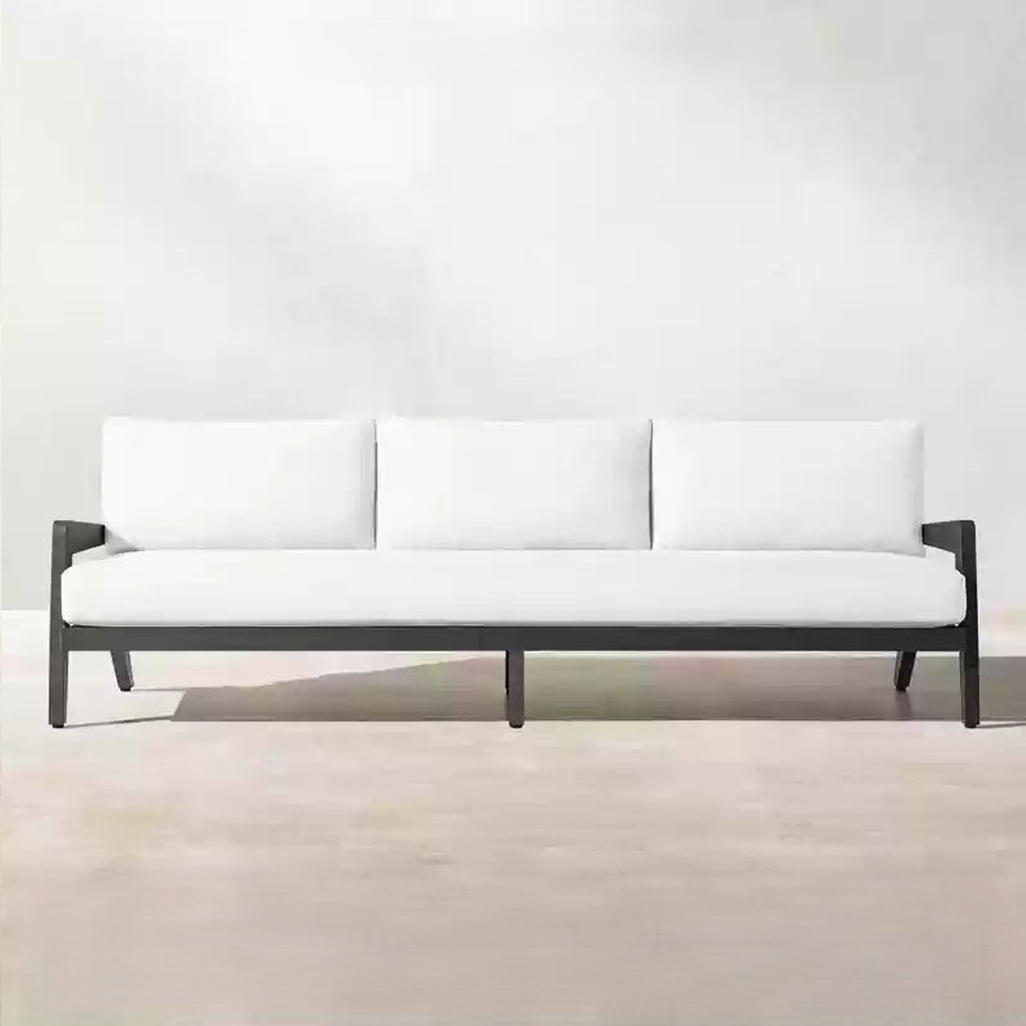 Tre divani in lega di alluminio