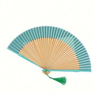 Éventail pliant élégant en bambou blanc avec dentelle, fait main, décorations sculptées vintage et peintures, idéal pour les cadeaux promotionnels d'entreprise - Product Image 1